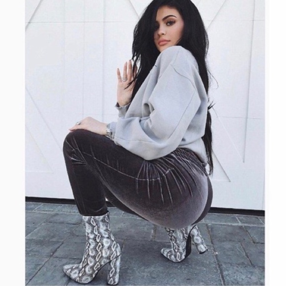 NWOT condition fashion nova snake skin boots